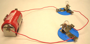 Circuit of battery and 2 bulbs in series